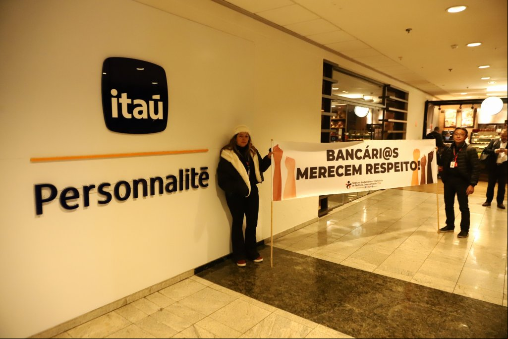 Trabalhadores de bancos de todo o país novamente protestaram para cobrar da Fenaban proposta decente
