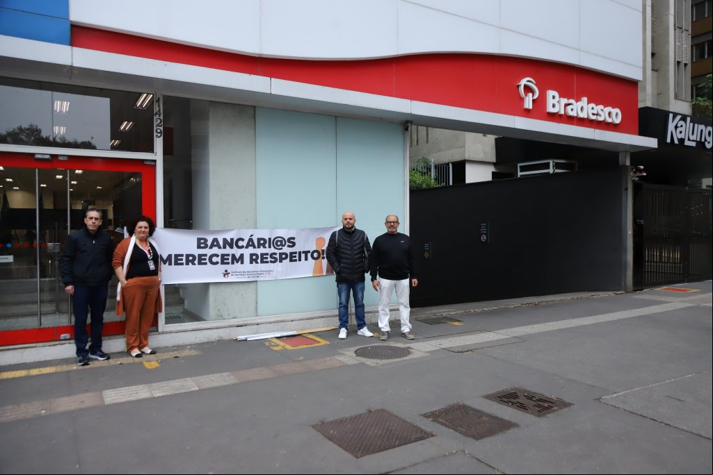 Trabalhadores de bancos de todo o país novamente protestaram para cobrar da Fenaban proposta decente
