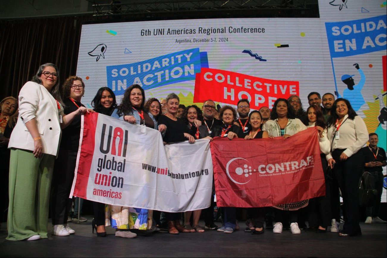 Delegação da Contraf-CUT no encerramento da 6ª Conferência da UNI Américas, na Argentina Dirigentes sindicais posam para foto na 6ª Conferência da UNI Américas