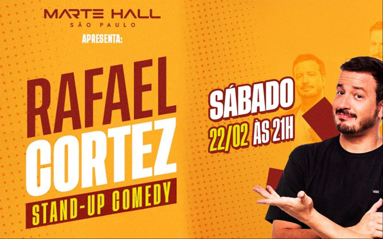 Sócios pagam menos para assistir Stand Up Comedy Rafael Cortez Arte mostra comediante Rafael Cortez vestindo camiseta preta e mãos estendidas anunciando a peça em cartaz