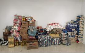Foto dos alimentos doados por bancários do Bradesco, da zona sul, para a campanha Bancário Solidário