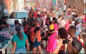 Festa do Dia das Crianças de uma das comunidades atendidas pela campanha Faça Uma Criança Feliz, do Sindicato dos Bancários
