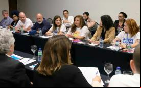 Imagem mostra mesa de negociação para a renovação do acordo coletivo do Saúde Caixa