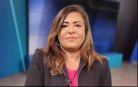 Neiva Ribeiro, presidenta do Sindicato, veste uma blusa rosa e um blazer preto