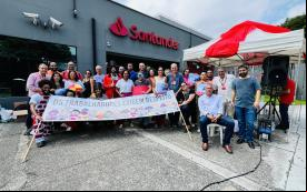 Dirigentes do Sindicato em frente ao Radar Santander, local onde foi realizado protesto contra fraude do banco na representação sindical e na contratação dos trabalhadores