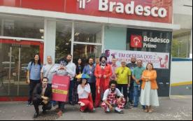 Protesto em defesa dos empregos no Bradesco em frente de agência da Avenida Paulista