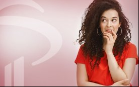 Imagem de uma mulher vestida com camiseta vermelha, com expressão de dúvida, ao lado do logotipo do Bradesco