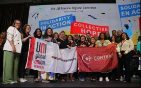 Dirigentes sindicais posam para foto na 6ª Conferência da UNI Américas