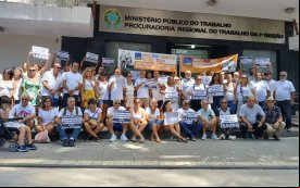 Aposentados e dirigentes do Itaú protestam em frente ao mimistério público do trabalho no Rio de Janeiro
