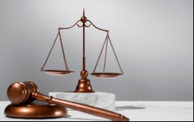 Imagem de um balança e um martelo, representando a Justiça