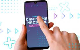 arte mostra mão feminina de pele branca mexendo em um telefone celular, em cuja tela se encontra a arte da pré-campanha nacional dos bancários. Na tela está o texto consulta campanha nacional dos bancários