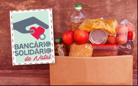 Imagem com o logo da campanha Bancário Solidário de Natal e uma cesta alimentação