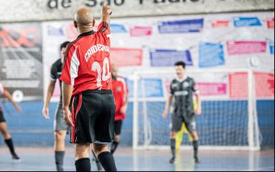 Fotografia de um dos jogos da primeira rodada da XXVI Copa de Futsal dos Bancários